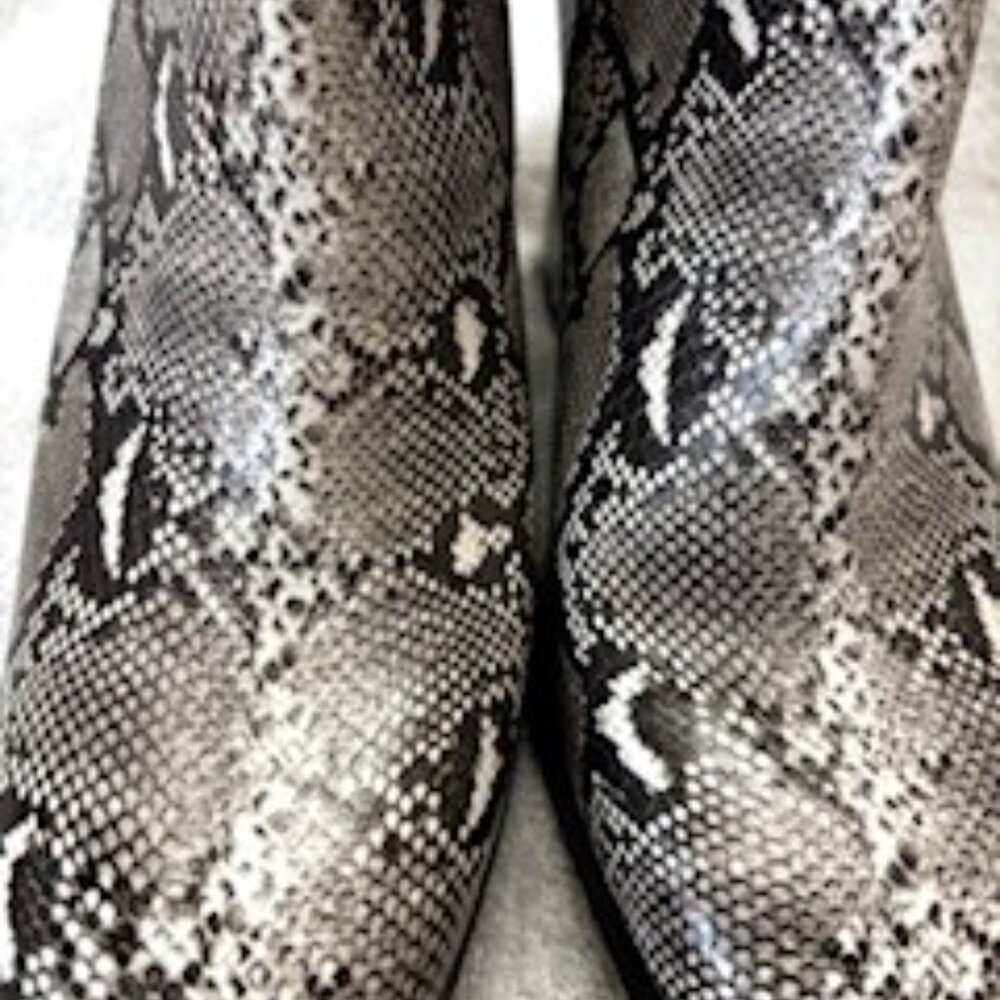 Madden Girl faux printed snakeskin ankle boots with retro heel NWOT Size 8